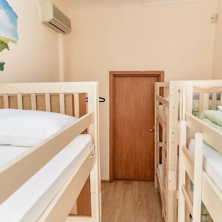 Globus Lipki Hostel Kiev Exterior foto