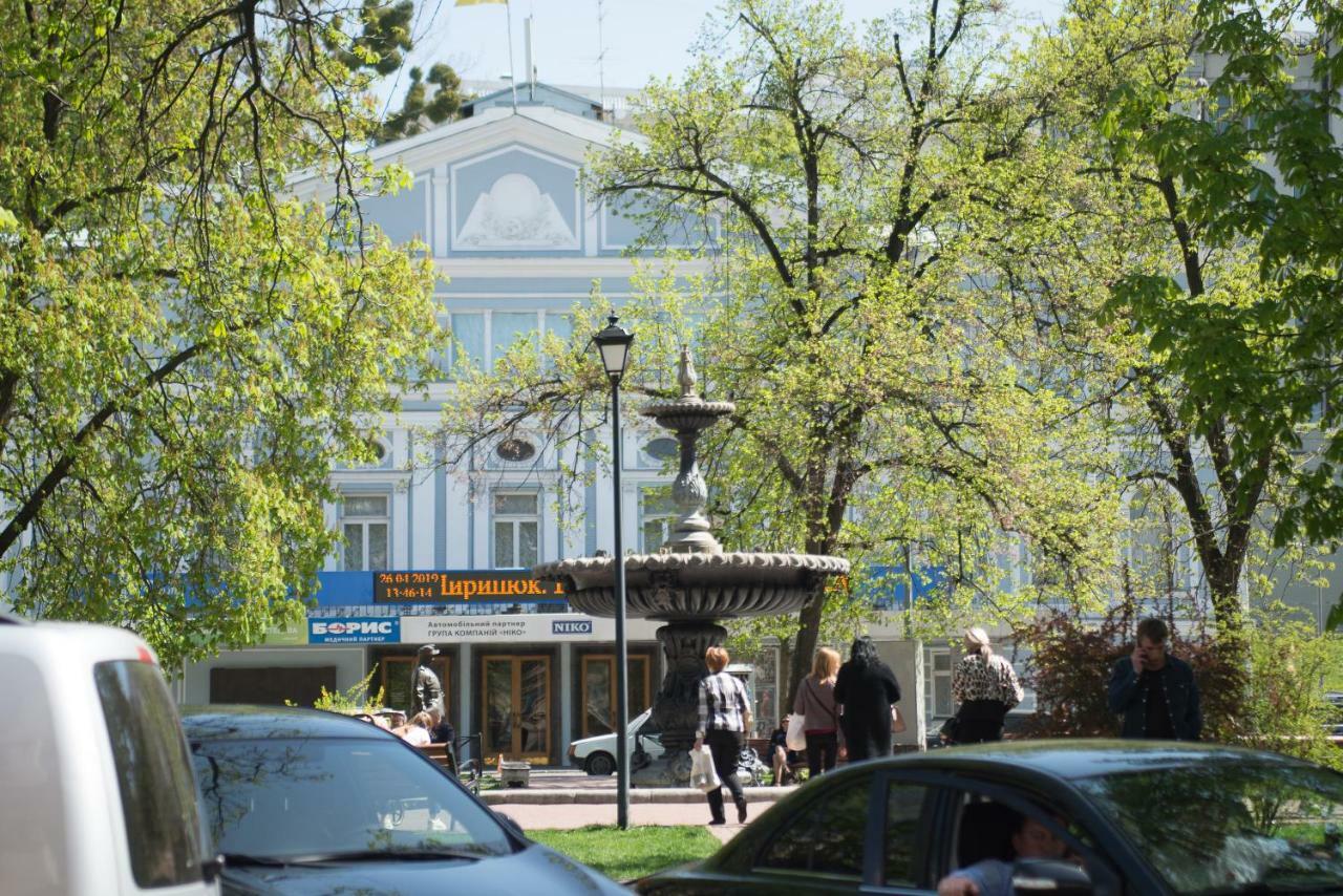 Globus Lipki Hostel Kiev Exterior foto