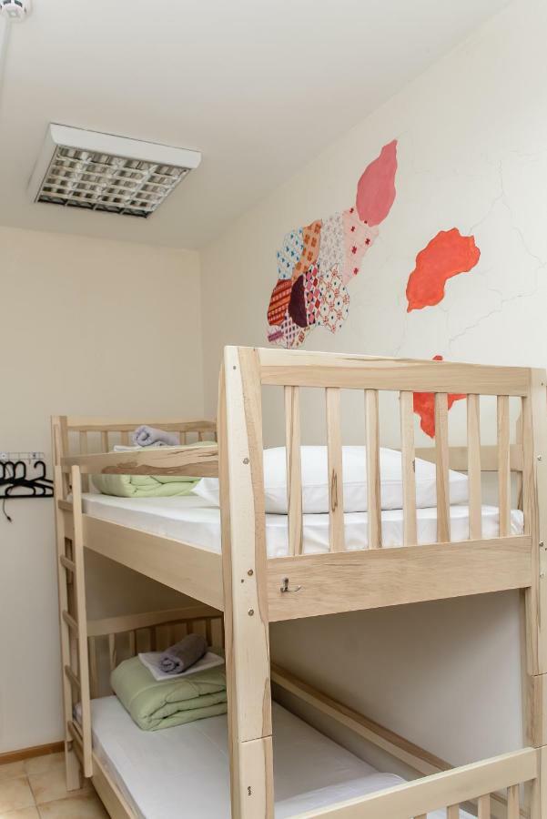 Globus Lipki Hostel Kiev Exterior foto