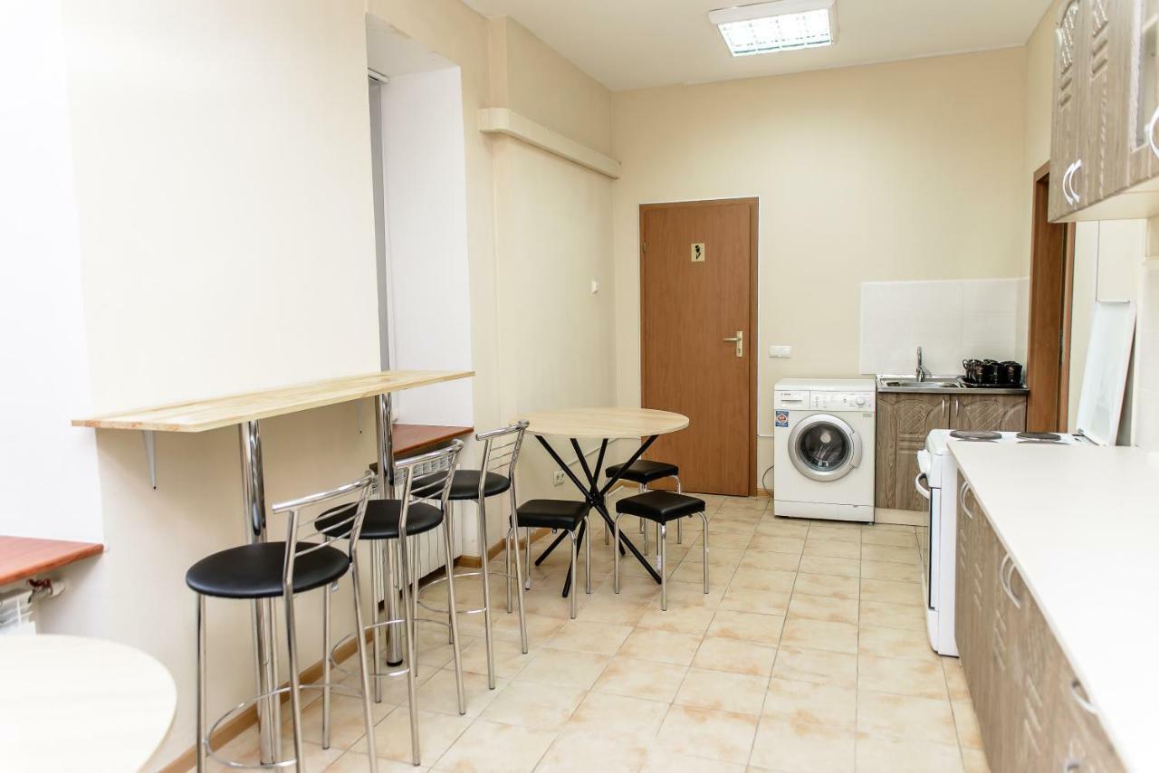Globus Lipki Hostel Kiev Exterior foto