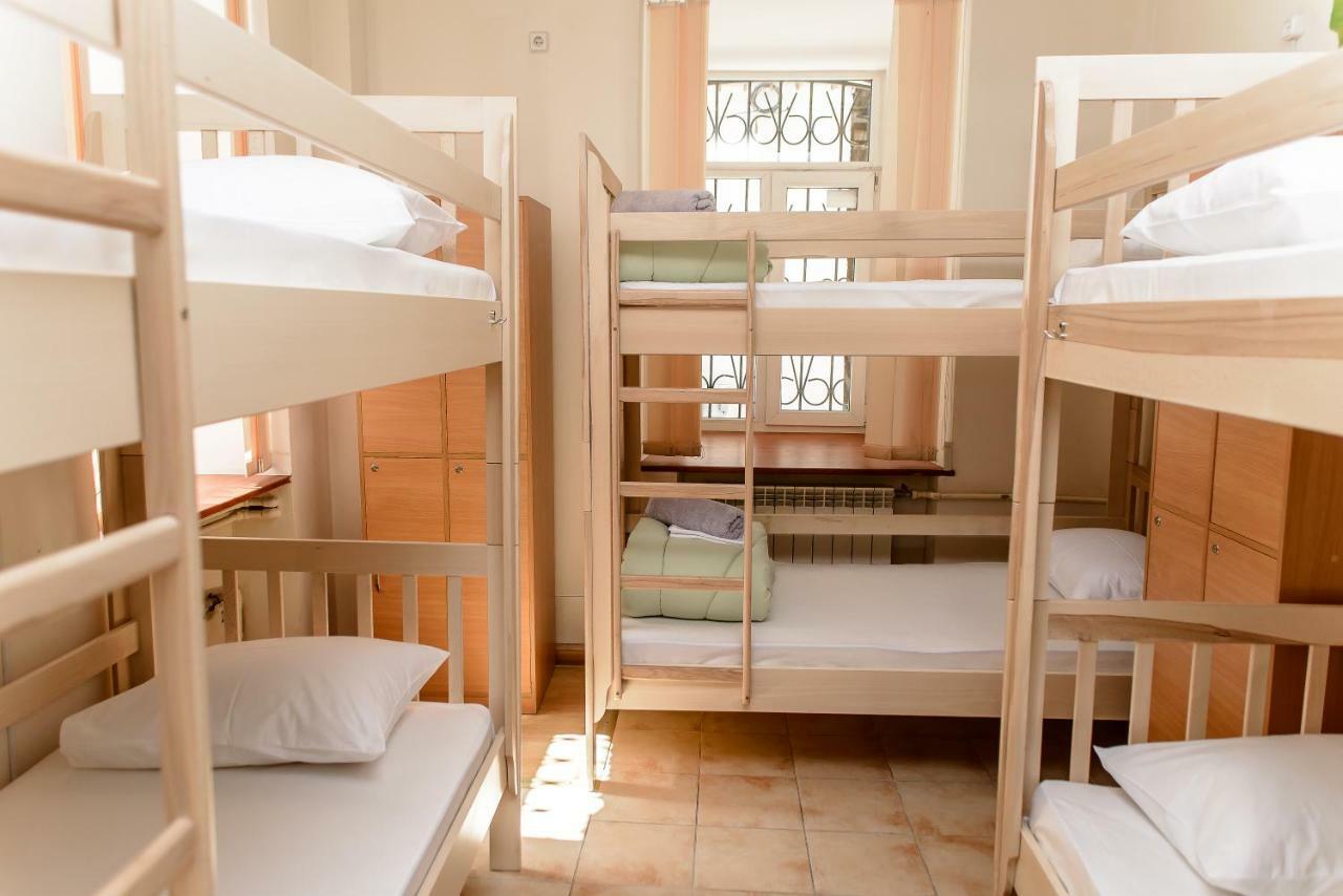Globus Lipki Hostel Kiev Exterior foto
