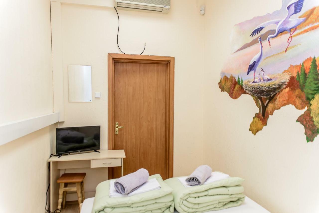 Globus Lipki Hostel Kiev Exterior foto