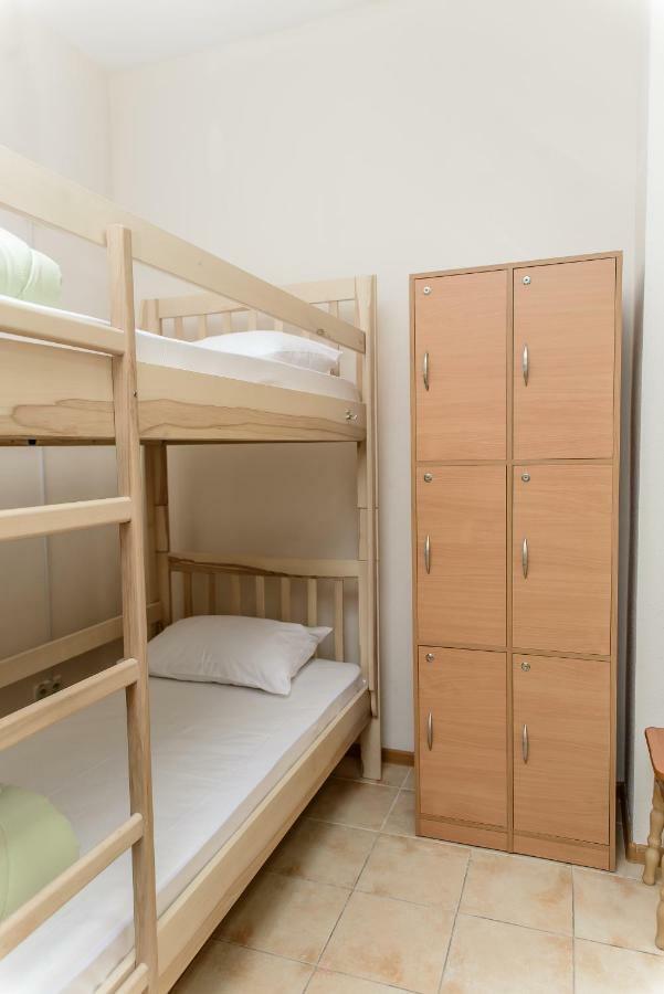 Globus Lipki Hostel Kiev Exterior foto