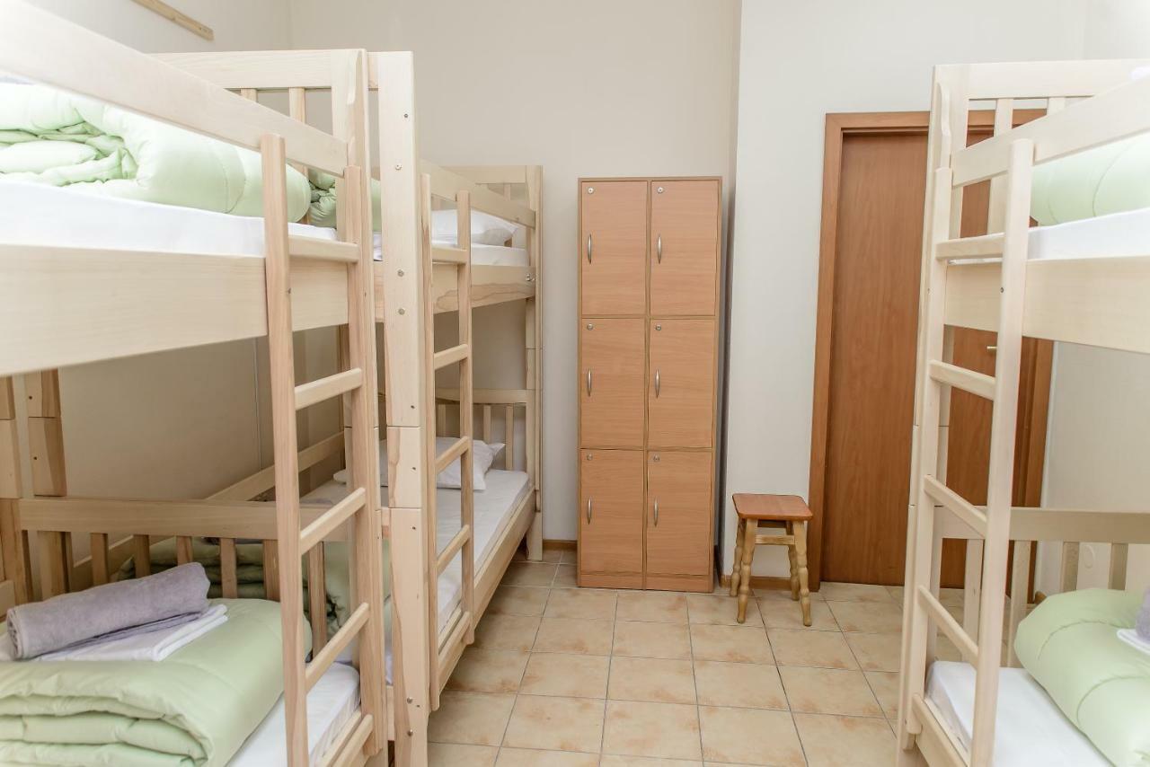 Globus Lipki Hostel Kiev Exterior foto
